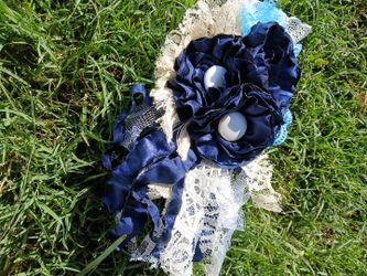 Three flower brooch