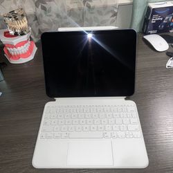 Barley Used 11inch IPad, Magic Keyboard, Apple Pencil