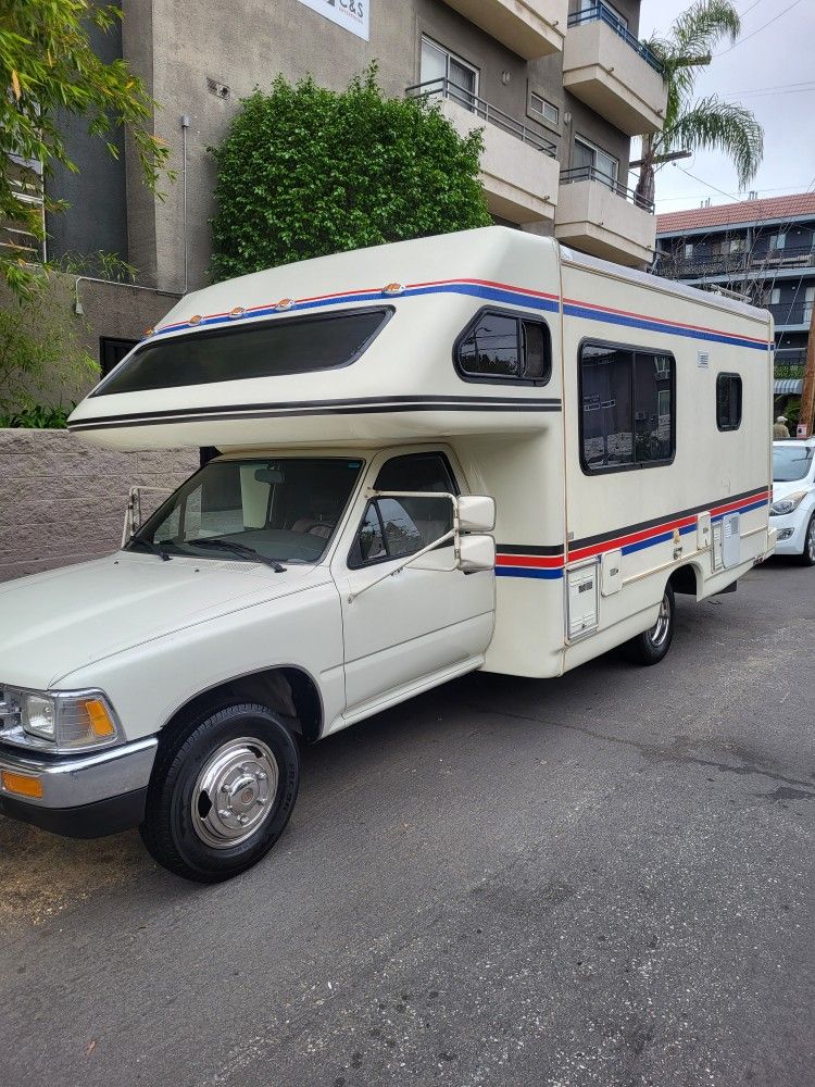 1989 TOYOTA MOTORHOME 