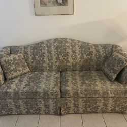 COUCH FREE FREE FREE