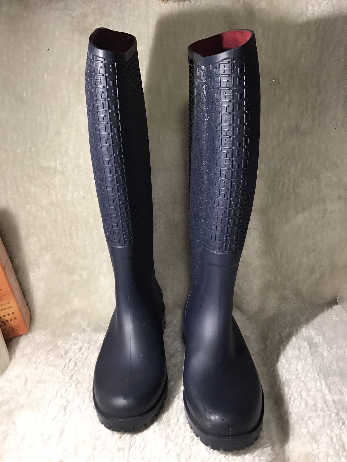 TOMMY HILFIGER TALL RUBBER MONOGRAM RAIN BOOTS SIZE 8 