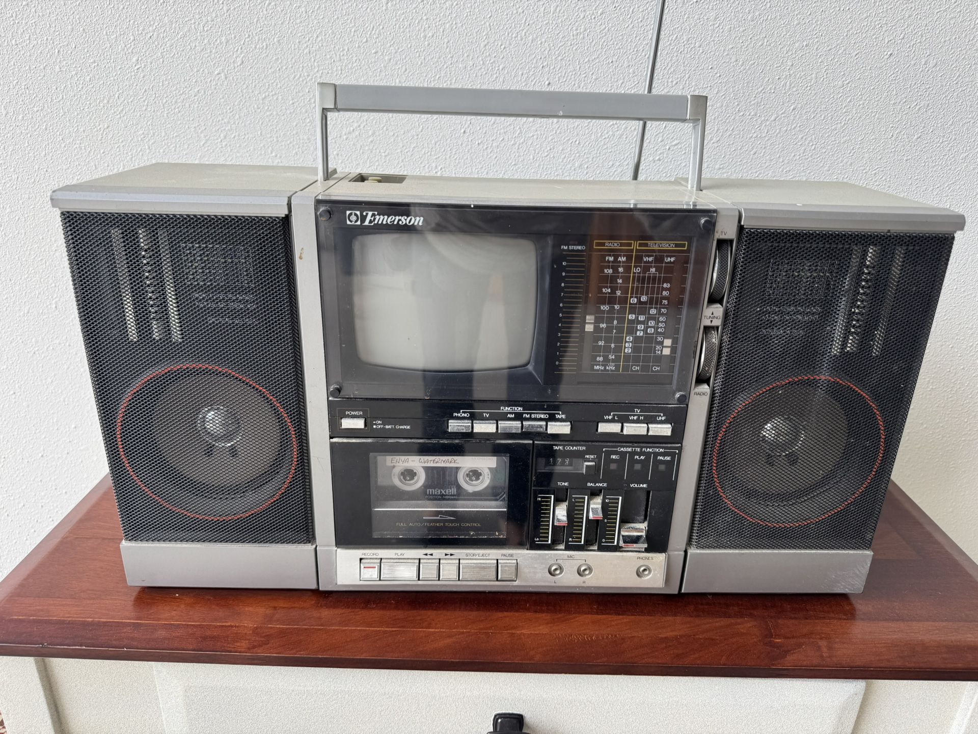 Emerson XLC-555 Portable TV with Radio