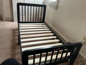 Toddler bed with mattress
