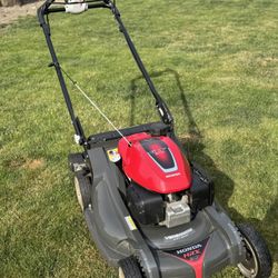 Honda HRX217VKA Mower - Excellent Condition!!