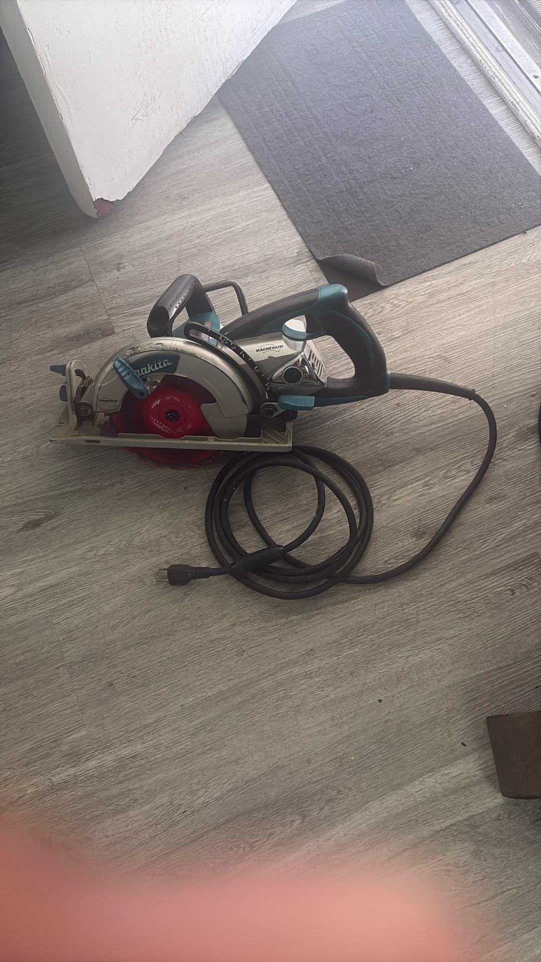 Makita 15 Amp 7-1/4 in. Corded Lightweight Magnesium Hypoid Circular Saw