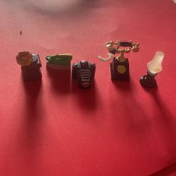 Cute Miniature Lamp, Gramophone Etc For Doll House 