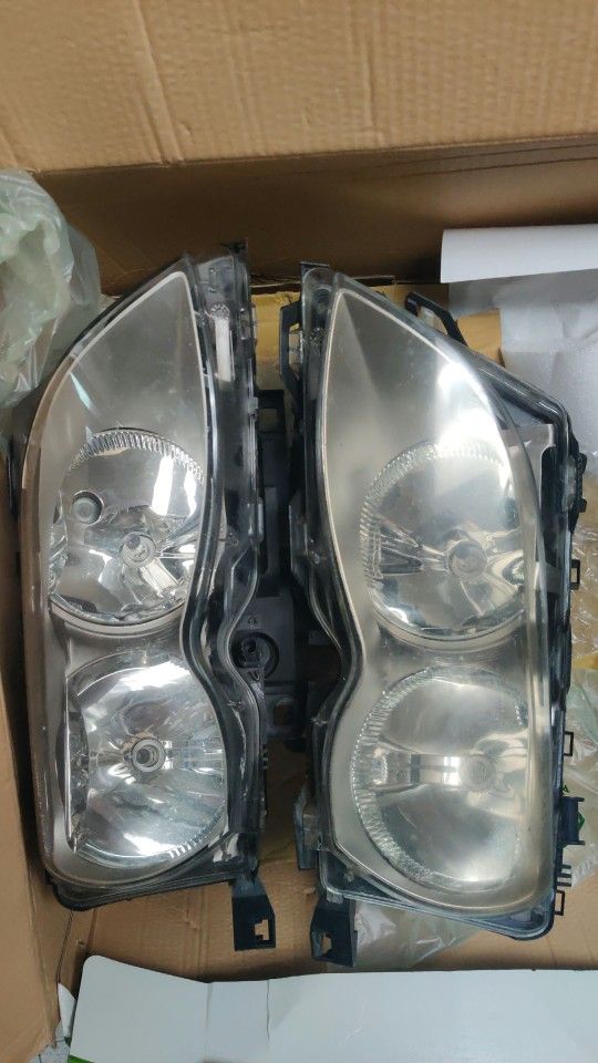 2002-2005 BMW 325xi E46 OEM Left And Right Headlight Assembly