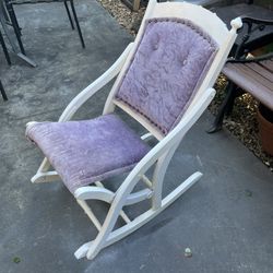 Rocling Chairs 
