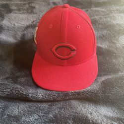 Reds hat Size 7