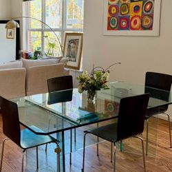 All glass dining table NEED GONE ASAP. MOVING THIS WEEK