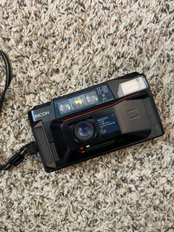Ricoh FF-90 35mm AF Point & Shoot Camera w/35mm f2.8 Lens