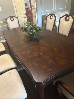 Dinning room table 8 chairs