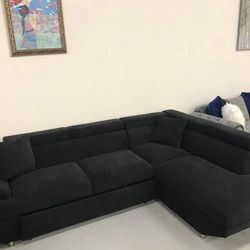 Foreman Black Sectional with Pull-out Sleeper by Furniture of America 