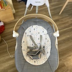 Ingenuity Simple Comfort Compact Swing with Wood Toy Bar - Chambray