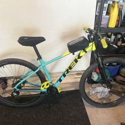 Like Brand New Mens TREK 5 