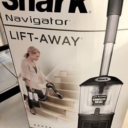Shark Navigator Lift Away Vacuum 