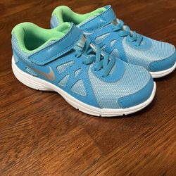Nike Revolution 2 - Size: 13.5C