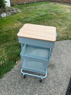 Rolling utility cart