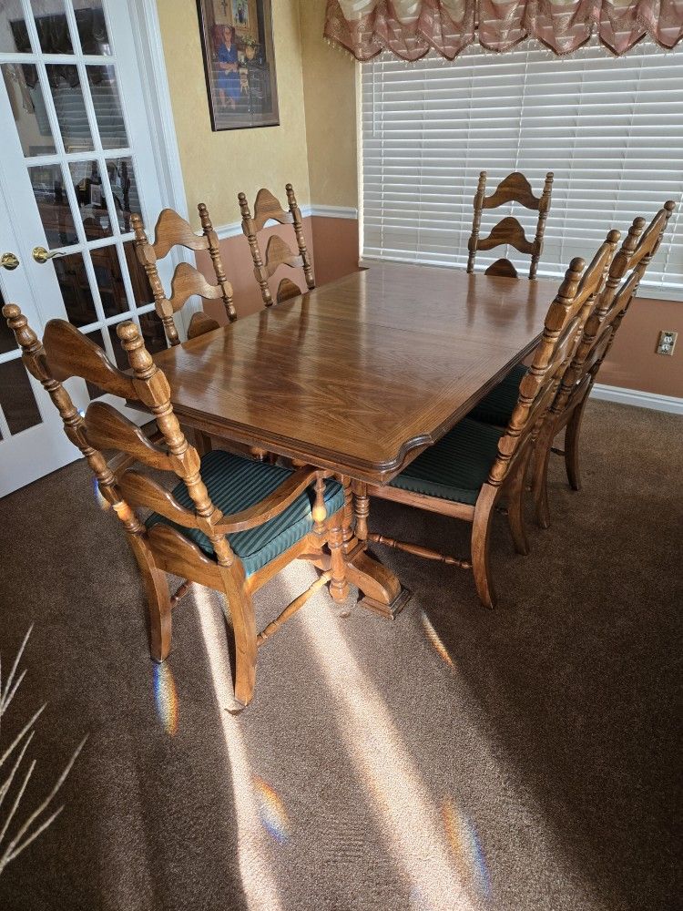 Gorgeous Dining Table, Chairs, China Hutch, Buffet