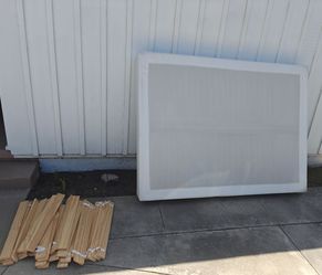 FREE Queen Size Matress Box Spring / Foundation & Wooden Slats – Good Condition