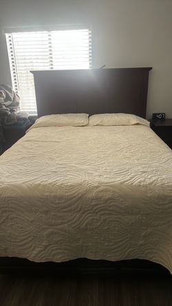 Queen size bedroom set