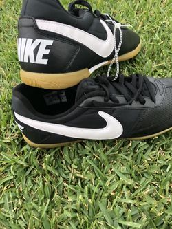 Barriga Leve Separar Nike Davinho Indoor Soccer Shoes Black/White New size 11 1/2 $40 for Sale in  Garden Grove, CA - OfferUp