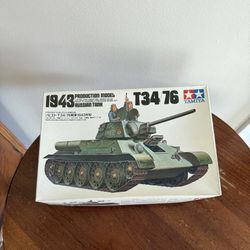 Tamiya 1/35 Scale T34/76 1943 Production Model Russian Tank Model Kit NIB Unseal