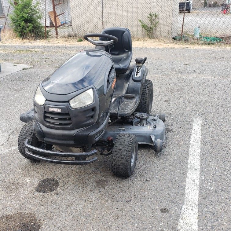 Craftsman riding lawnmower billy w 26HP