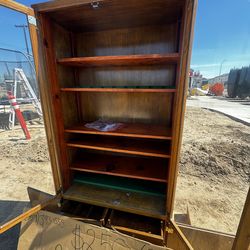 Cabinet with adjustable shelves / gun case