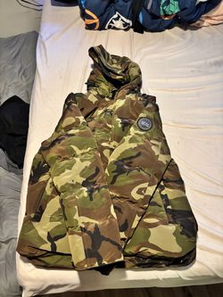 Canda goose brand new looking too trade for other coat