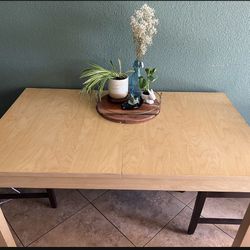 Table Kitchen / Dining