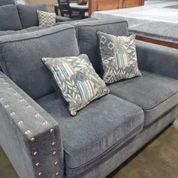 Loveseat ☎️1714586,2564 