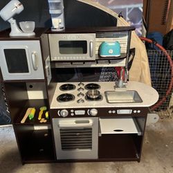 Play Kitchen With Accessories 