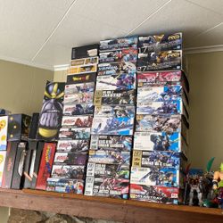 52 Articulate, action figures including The Simpsons, Star Wars, marvel, Dragon Ball, Z Gundam, Spider-Man