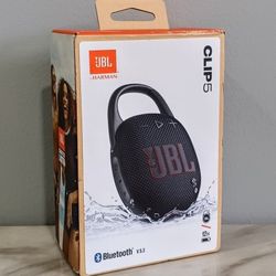 JBL - Clip 5 Portable Bluetooth Speaker (New)