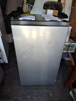 Hisense frigerator Four point Four cubic feet never plugged in bought new two years ago