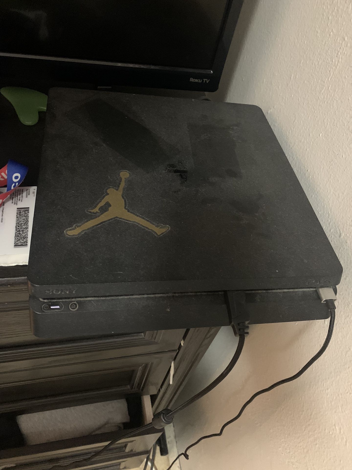 PlayStation 4 Slim 