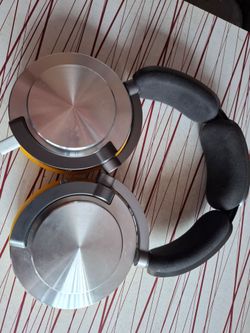 Dyson headphone On Track in box