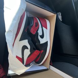 2018 Jordan 1 Bred Toe-Dead Stock 