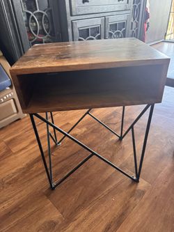 corner table