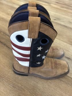 Cody James cowboy boots size 3