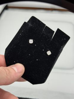 Diamond earrings Studs