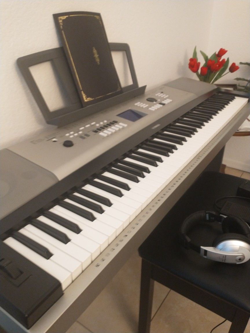 Yamaha Piano YPG535 88 Key Digital Piano