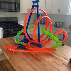 Battery Powered Hot wheels Track 