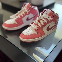Size 5.5Y Nike Air Jordan 1 Mid GS Valentines Day