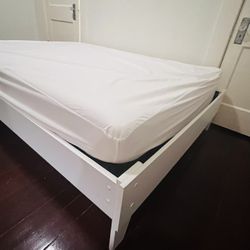Piperton Full Platform Bed with Full Mattress and Water proof mattress protector