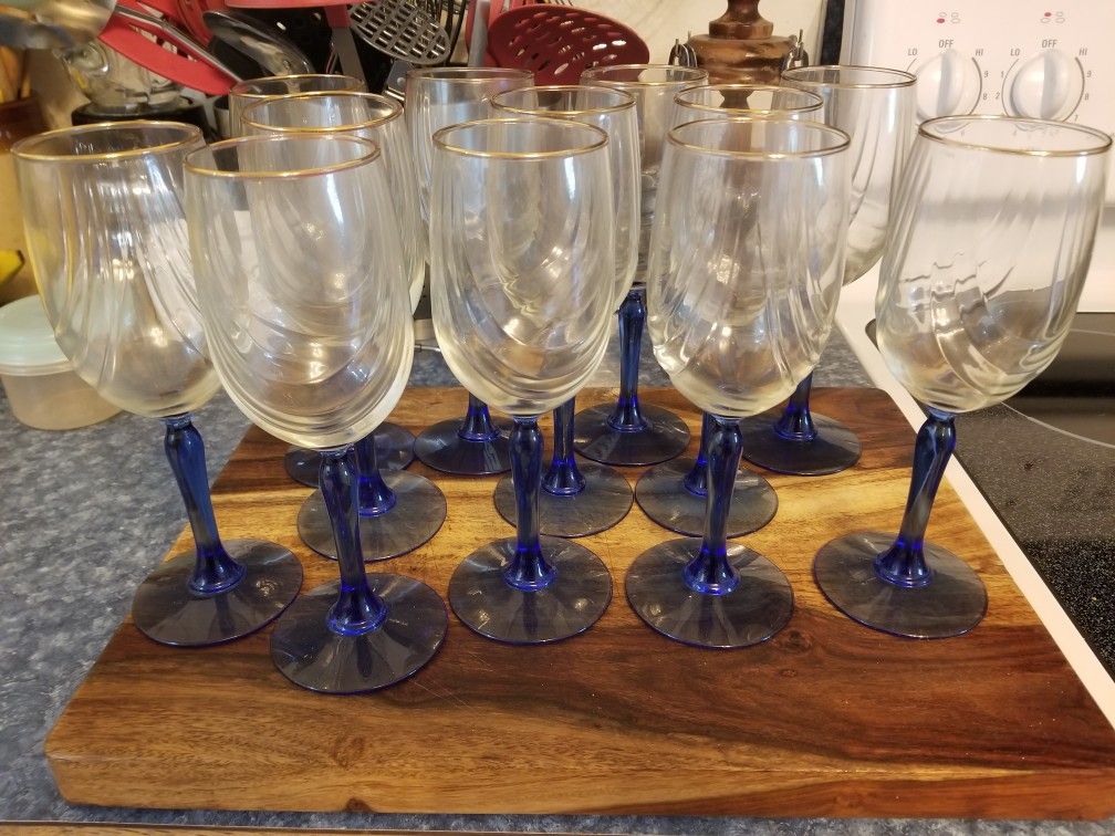 Vintage Champagne Glasses Set