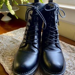 Women’s Size 7 Black Leather Ankle Boots 