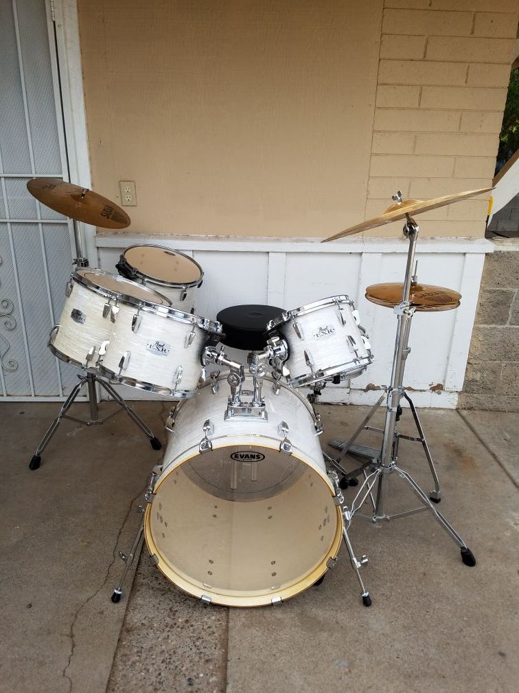 Pearl EXR White Strata Drum set with all hardware and Sabian Cymbals