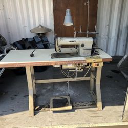 Juki DDL-555 sewing machine